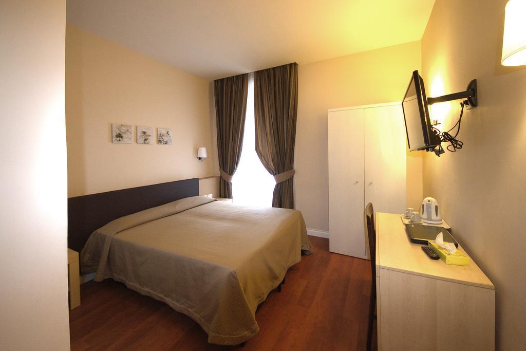 Roma Rooms Colosseum Szoba fotó